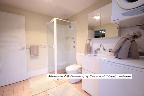 Full Circle Apartments - Accommodation Mermaid Beach 14