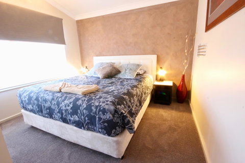 Full Circle Apartments - Accommodation Mermaid Beach 2