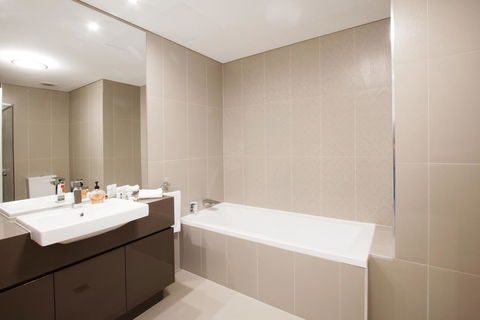 The Junction Palais - Modern And Spacious 2BR Bondi Junction Apartment Close To Everything - Accommodation Mermaid Beach 3