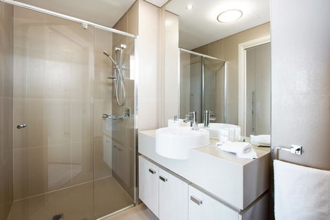 The Junction Palais - Modern And Spacious 2BR Bondi Junction Apartment Close To Everything - Accommodation Mermaid Beach 2