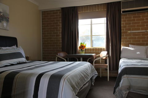 Grand Manor Motor Inn - Accommodation Mermaid Beach 6