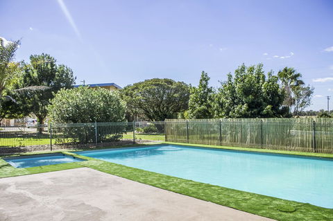 Allonville Gardens Motel - Accommodation Mermaid Beach 8