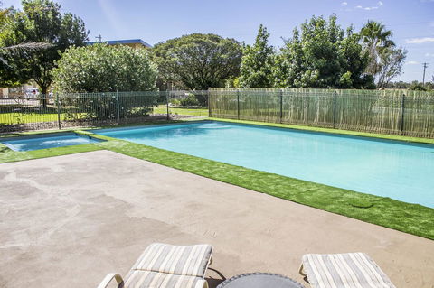 Allonville Gardens Motel - Accommodation Mermaid Beach 9