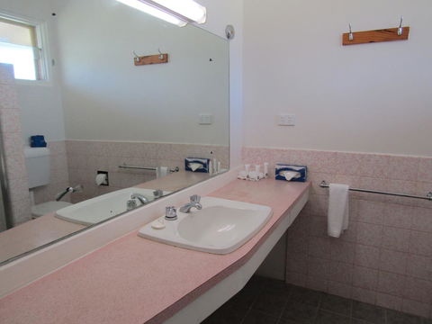Allonville Gardens Motel - Accommodation Mermaid Beach 29