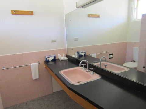 Allonville Gardens Motel - Accommodation Mermaid Beach 18