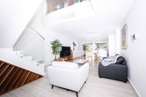 Luxury Villa Darlington - Vine - Accommodation Mermaid Beach 0