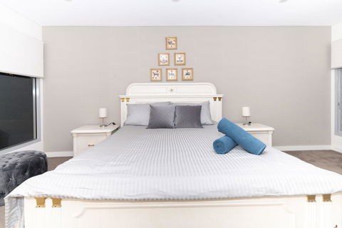 Luxury Villa Darlington - Vine - Accommodation Mermaid Beach 38