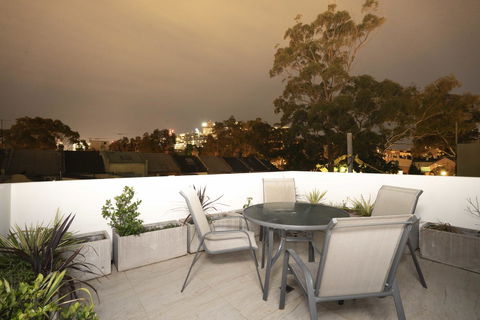 Luxury Villa Darlington - Vine - Accommodation Mermaid Beach 5