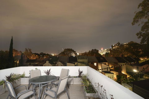 Luxury Villa Darlington - Vine - Accommodation Mermaid Beach 17