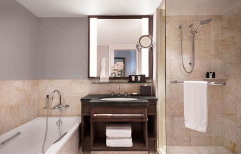 Four Seasons Hotel Sydney - Accommodation Mermaid Beach 5