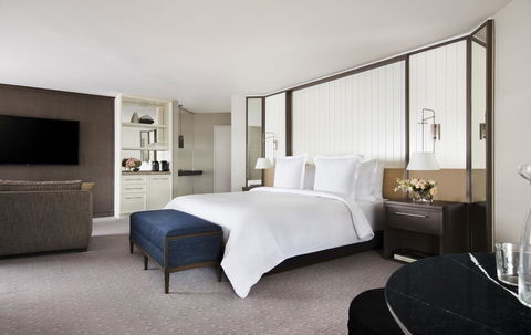 Four Seasons Hotel Sydney - Accommodation Mermaid Beach 2