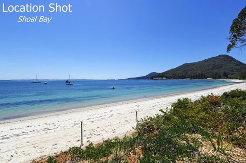 Ronald Avenue 1/65 - Shoal Bay - Accommodation Mermaid Beach 10