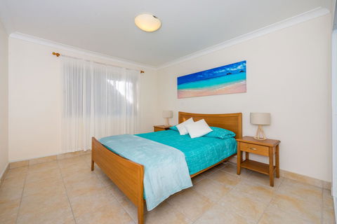 Ronald Avenue 1/65 - Shoal Bay - Accommodation Mermaid Beach 7