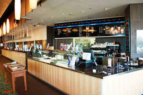 BASE Holidays - Ettalong Beach Premium Apartments - Accommodation Mermaid Beach 2