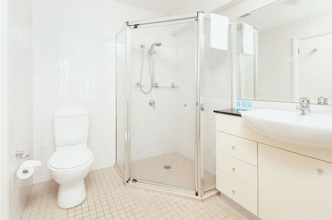 Waterfront Apartment On Sydney Harbour - Accommodation Mermaid Beach 3