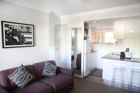 The Blenheim - Accommodation Mermaid Beach 3