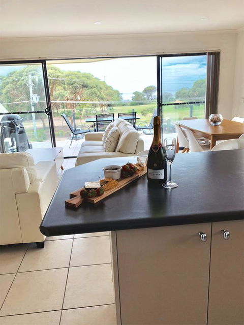 Seachange 3 - Accommodation Mermaid Beach 3