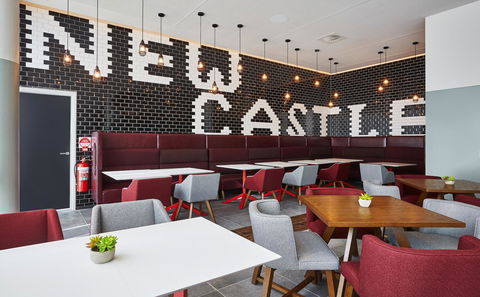 Holiday Inn Express Newcastle, An IHG Hotel - Accommodation Mermaid Beach 5