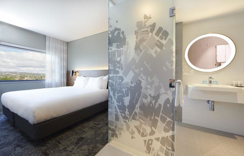 Holiday Inn Express Newcastle, An IHG Hotel - Accommodation Mermaid Beach 17