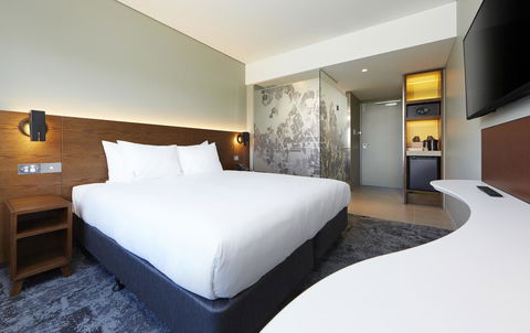 Holiday Inn Express Newcastle, An IHG Hotel - Accommodation Mermaid Beach 18