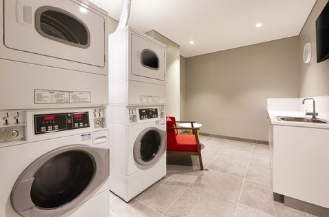 Holiday Inn Express Newcastle, An IHG Hotel - Accommodation Mermaid Beach 8