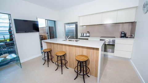 SUNSET@CORLETTE - Accommodation Mermaid Beach 6