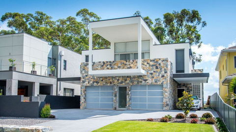 SUNSET@CORLETTE - Accommodation Mermaid Beach 2