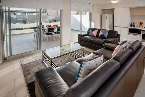 Hamilton Executive Apartments - Accommodation Mermaid Beach 23