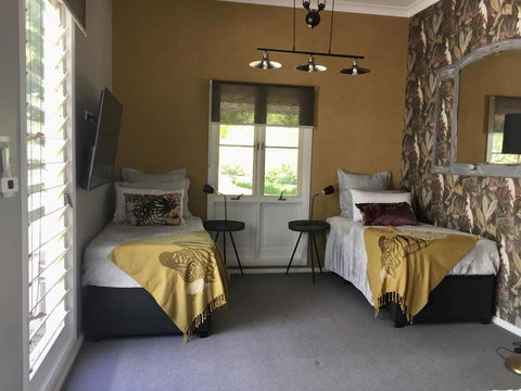 Chanticleer Gardens Barn Cottage With A Pool - Accommodation Mermaid Beach 14