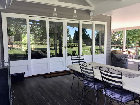 Chanticleer Gardens Barn Cottage With A Pool - Accommodation Mermaid Beach 3