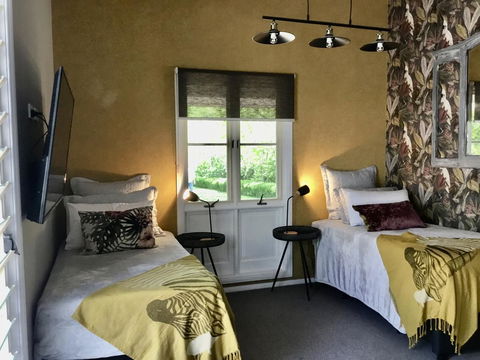 Chanticleer Gardens Barn Cottage With A Pool - Accommodation Mermaid Beach 6