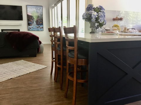 Chanticleer Gardens Barn Cottage With A Pool - Accommodation Mermaid Beach 8