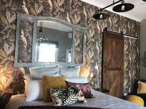 Chanticleer Gardens Barn Cottage With A Pool - Accommodation Mermaid Beach 20