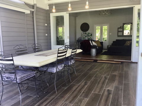 Chanticleer Gardens Barn Cottage With A Pool - Accommodation Mermaid Beach 12