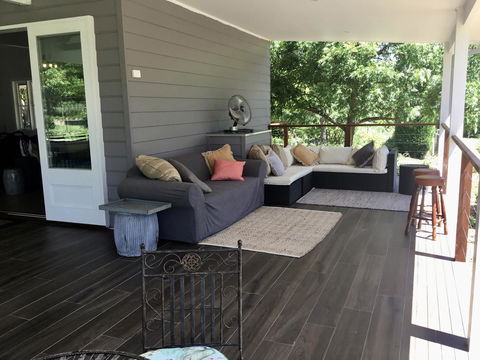 Chanticleer Gardens Barn Cottage With A Pool - Accommodation Mermaid Beach 1