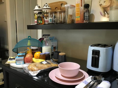 Chanticleer Gardens Barn Cottage With A Pool - Accommodation Mermaid Beach 38