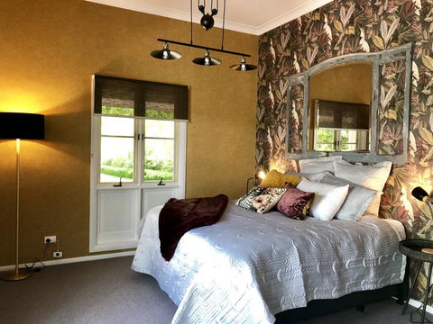 Chanticleer Gardens Barn Cottage With A Pool - Accommodation Mermaid Beach 18