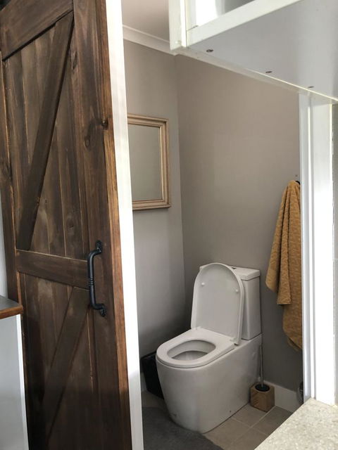 Chanticleer Gardens Barn Cottage With A Pool - Accommodation Mermaid Beach 21