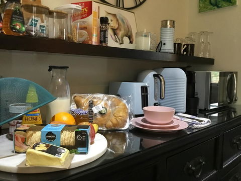 Chanticleer Gardens Barn Cottage With A Pool - Accommodation Mermaid Beach 39