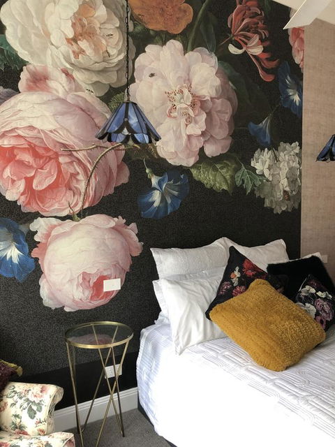 Chanticleer Gardens Barn Cottage With A Pool - Accommodation Mermaid Beach 16