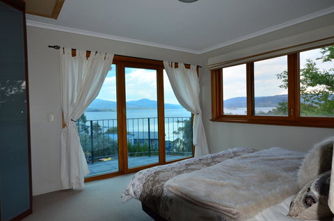 The Point - Exceptional - Accommodation Mermaid Beach 28