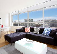 Gadigal Groove - Modern and Bright 3BR Executive Apartment in Zetland with Views - Accommodation Mermaid Beach