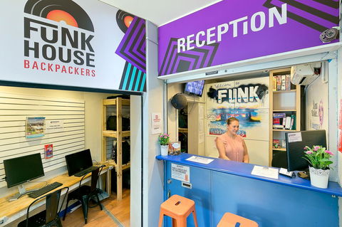 Mad Monkey Downtown - Accommodation Mermaid Beach 3