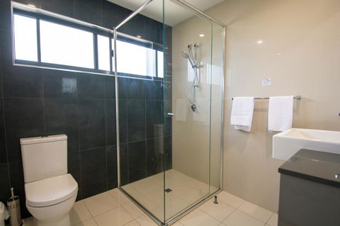 Magnum Serviced Apartments - Accommodation Mermaid Beach 35