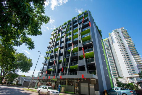 Magnum Serviced Apartments - Accommodation Mermaid Beach 30