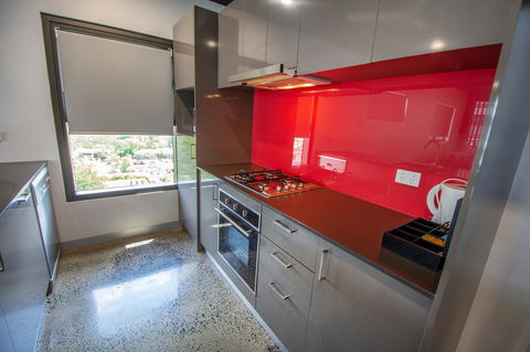 Magnum Serviced Apartments - Accommodation Mermaid Beach 7