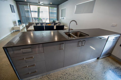 Magnum Serviced Apartments - Accommodation Mermaid Beach 6