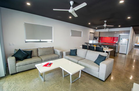 Magnum Serviced Apartments - Accommodation Mermaid Beach 5