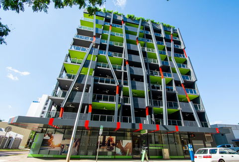 Magnum Serviced Apartments - Accommodation Mermaid Beach 31
