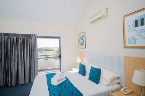 Corrigans Cove - Accommodation Mermaid Beach 4